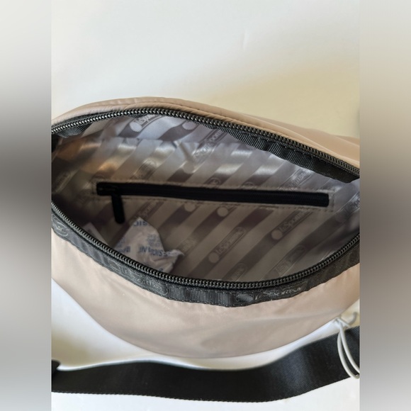 LeSportSac Carlin Belt Bag in Linen | New With Tags - Picture 5 of 5